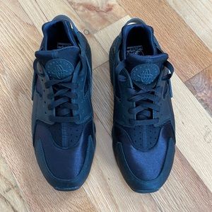 Nike Huarache Black Sneakers W10